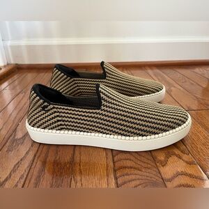 Easy Spirit Black and Tan Slip-On Loafers